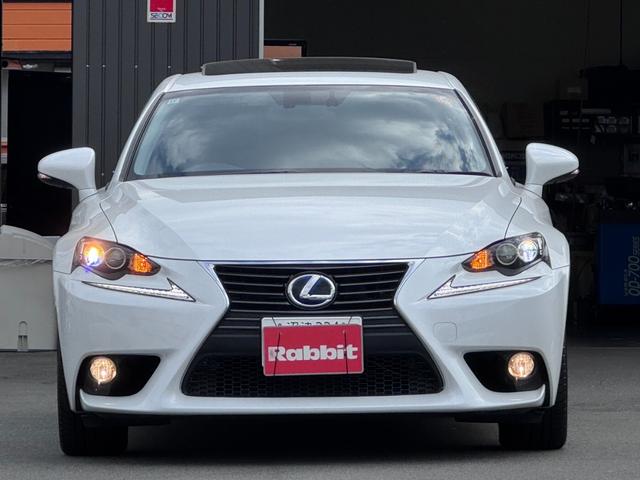 ＩＳ ＩＳ３００ｈ　純正ナビ　フルセグ　ＢＴ対応　ブルーレイ対応　バックカメラ　サンルーフ　純正１８ＡＷ　ＬＥＤヘッド　フォグ　クルコン　社外レーダー　ＥＴＣ　スマートキー　保証書　取説　記録簿（2枚目）