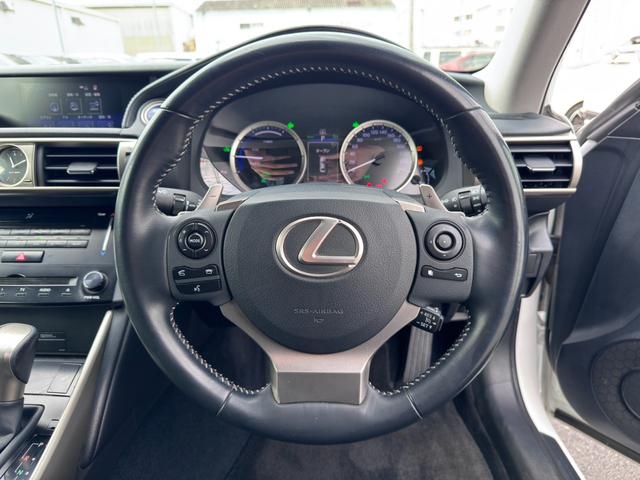 ＩＳ ＩＳ３００ｈ　純正ナビ　フルセグ　ＢＴ対応　ブルーレイ対応　バックカメラ　サンルーフ　純正１８ＡＷ　ＬＥＤヘッド　フォグ　クルコン　社外レーダー　ＥＴＣ　スマートキー　保証書　取説　記録簿（15枚目）