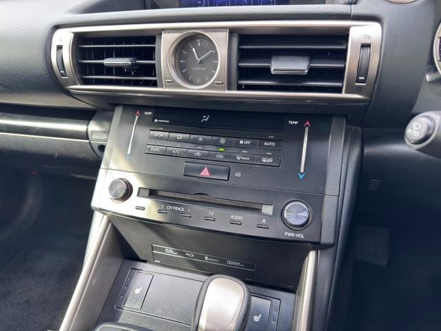 ＩＳ ＩＳ３００ｈ　純正ナビ　フルセグ　ＢＴ対応　ブルーレイ対応　バックカメラ　サンルーフ　純正１８ＡＷ　ＬＥＤヘッド　フォグ　クルコン　社外レーダー　ＥＴＣ　スマートキー　保証書　取説　記録簿（20枚目）