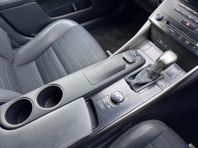 ＩＳ ＩＳ３００ｈ　純正ナビ　フルセグ　ＢＴ対応　ブルーレイ対応　バックカメラ　サンルーフ　純正１８ＡＷ　ＬＥＤヘッド　フォグ　クルコン　社外レーダー　ＥＴＣ　スマートキー　保証書　取説　記録簿（21枚目）