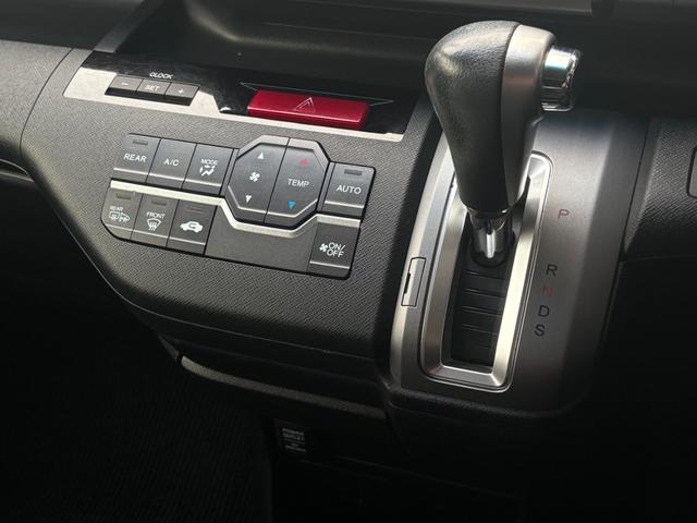 ステップワゴンスパーダ Z クールスピリット 純正9インチナビ フルセグ 外フリップダウンモニター 両側パワースライドドア スマートキーX2 DVD クルコン バックカメラ ETC HIDヘッドライト アイドリングストップ(21枚目)