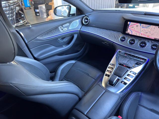 GT 4ドアクーペ 43 4マチック+ エクスクルーシブPKG サンルーフ 純正ナビ フルセグ パノラマカメラ スマートキーX2 ブルメスター ETC2.0 HUD レーダーセーフティ ベンチレーターシート LEDヘッドライト 保 取説(9枚目)