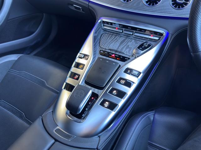 GT 4ドアクーペ 43 4マチック+ エクスクルーシブPKG サンルーフ 純正ナビ フルセグ パノラマカメラ スマートキーX2 ブルメスター ETC2.0 HUD レーダーセーフティ ベンチレーターシート LEDヘッドライト 保 取説(13枚目)