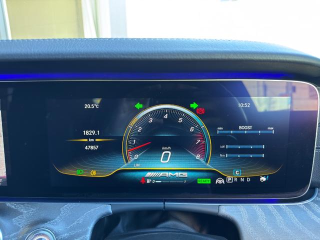 GT 4ドアクーペ 43 4マチック+ エクスクルーシブPKG サンルーフ 純正ナビ フルセグ パノラマカメラ スマートキーX2 ブルメスター ETC2.0 HUD レーダーセーフティ ベンチレーターシート LEDヘッドライト 保 取説(18枚目)