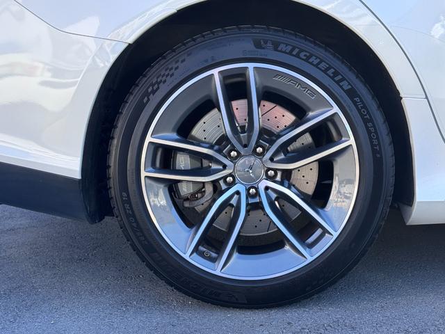 GT 4ドアクーペ 43 4マチック+ エクスクルーシブPKG サンルーフ 純正ナビ フルセグ パノラマカメラ スマートキーX2 ブルメスター ETC2.0 HUD レーダーセーフティ ベンチレーターシート LEDヘッドライト 保 取説(29枚目)