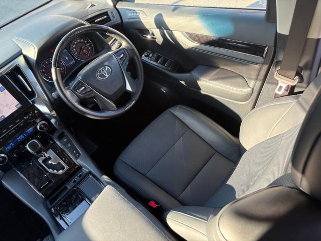 アルファード ２．５Ｓ　Ｃパッケージ　法人１オーナー　純正ナビ　フルセグ　フリップダウンモニター　サンルーフ　黒革シート　デジタルインナーミラー　ＤＶＤデッキ　前後ドラレコ　ＥＴＣ２．０　スマートキーＸ２　ベンチレーションシート　Ｂカメラ（8枚目）