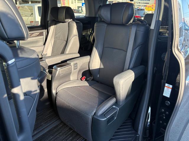 アルファード ２．５Ｓ　Ｃパッケージ　法人１オーナー　純正ナビ　フルセグ　フリップダウンモニター　サンルーフ　黒革シート　デジタルインナーミラー　ＤＶＤデッキ　前後ドラレコ　ＥＴＣ２．０　スマートキーＸ２　ベンチレーションシート　Ｂカメラ（12枚目）