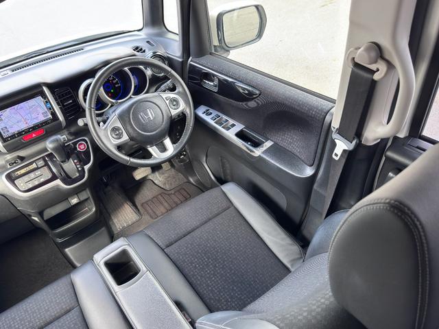 Ｎ－ＢＯＸカスタム Ｇ・ターボＬパッケージ　純正ナビ　フルセグ　両側パワースライドドア　ハーフレザーシート　プッシュスタート　バックカメラ　ブレーキサポート　ＤＶＤ再生　ＢＴオーディオ対応　ＨＩＤヘッドライト　前後ドラレコ　シートバックテーブル（8枚目）