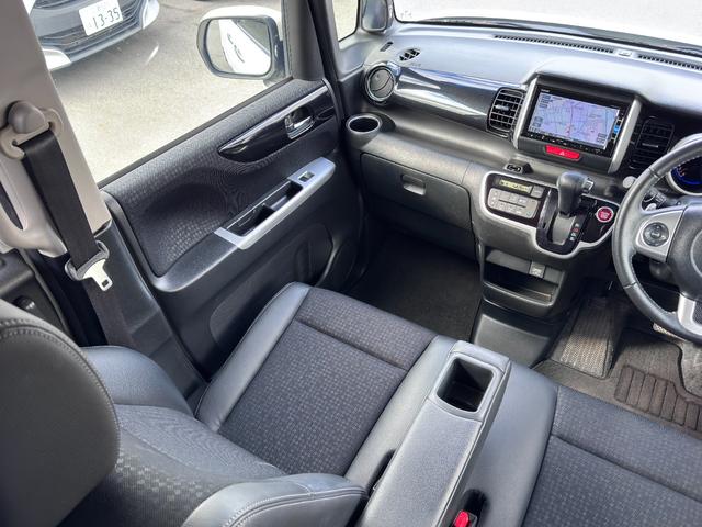 Ｎ－ＢＯＸカスタム Ｇ・ターボＬパッケージ　純正ナビ　フルセグ　両側パワースライドドア　ハーフレザーシート　プッシュスタート　バックカメラ　ブレーキサポート　ＤＶＤ再生　ＢＴオーディオ対応　ＨＩＤヘッドライト　前後ドラレコ　シートバックテーブル（9枚目）