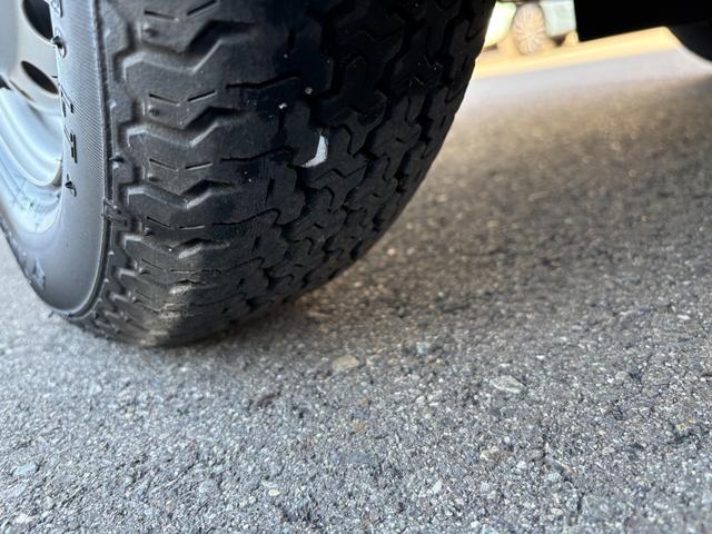 NT100クリッパートラック DX セーフティパッケージ エアコン パワステ エアバック ブレーキサポート ABS 荷台ゴムマット スペアタイヤ 保証書 取説 記録簿(18枚目)