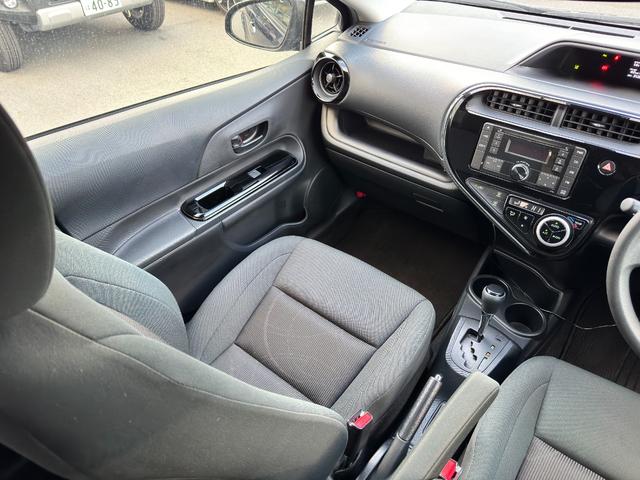 アクア Sスタイルブラック スマートキーX2 セーフティセンス ポータブルナビ TV 純正15AW LEDヘッドライト フォグ ETC AHB 純正オーディオ 保証書 取説 スペアキー(9枚目)