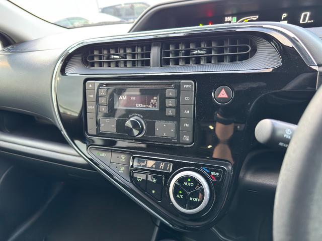 アクア Sスタイルブラック スマートキーX2 セーフティセンス ポータブルナビ TV 純正15AW LEDヘッドライト フォグ ETC AHB 純正オーディオ 保証書 取説 スペアキー(10枚目)