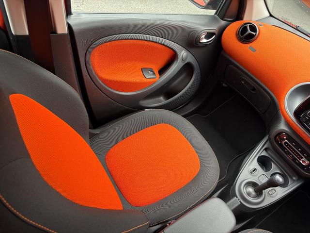 スマートフォーフォー パッション　社外ナビ　ＴＶ　ＢＴ対応　バックカメラ　ブレーキサポート　コーナーセンサー　アイドリングストップ　シートヒーター　コーナーセンサー　クルコン　ＥＴＣ　キーレス　保証書　取説　記録簿（9枚目）