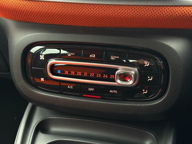 スマートフォーフォー パッション　社外ナビ　ＴＶ　ＢＴ対応　バックカメラ　ブレーキサポート　コーナーセンサー　アイドリングストップ　シートヒーター　コーナーセンサー　クルコン　ＥＴＣ　キーレス　保証書　取説　記録簿（20枚目）