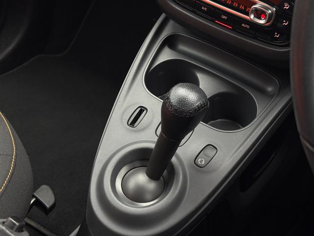 スマートフォーフォー パッション　社外ナビ　ＴＶ　ＢＴ対応　バックカメラ　ブレーキサポート　コーナーセンサー　アイドリングストップ　シートヒーター　コーナーセンサー　クルコン　ＥＴＣ　キーレス　保証書　取説　記録簿（21枚目）