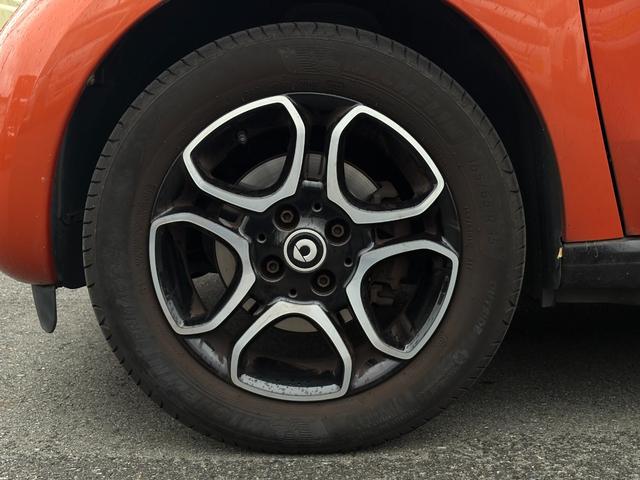 スマートフォーフォー パッション　社外ナビ　ＴＶ　ＢＴ対応　バックカメラ　ブレーキサポート　コーナーセンサー　アイドリングストップ　シートヒーター　コーナーセンサー　クルコン　ＥＴＣ　キーレス　保証書　取説　記録簿（28枚目）