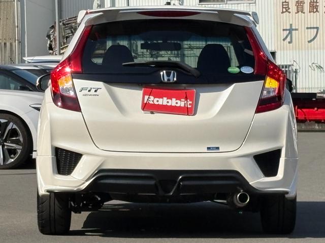 フィット １３Ｇ・Ｆパッケージ　無限エアロ　ＨＫＳマフラー　無限Ｒスポイラー　無限グリル　外１７ＡＷ　純正ナビ　フルセグ　Ｂカメラ　ＥＴＣ　無限サイドバイザー　無限フロアマット　外レーダー　ドラレコ　外ＬＥＤヘッド　スマートキーＸ２（6枚目）