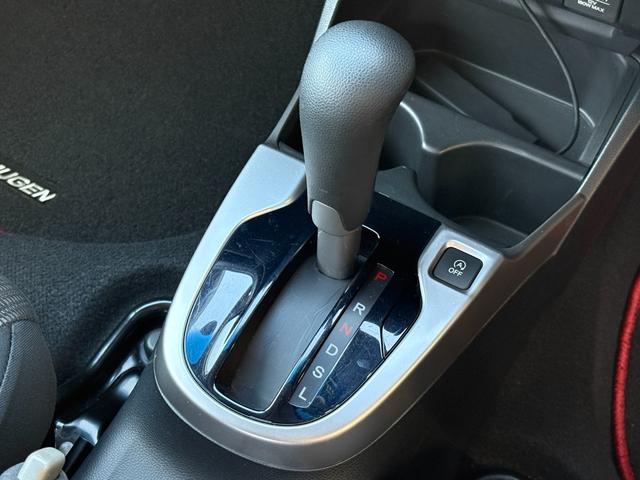 フィット １３Ｇ・Ｆパッケージ　無限エアロ　ＨＫＳマフラー　無限Ｒスポイラー　無限グリル　外１７ＡＷ　純正ナビ　フルセグ　Ｂカメラ　ＥＴＣ　無限サイドバイザー　無限フロアマット　外レーダー　ドラレコ　外ＬＥＤヘッド　スマートキーＸ２（22枚目）