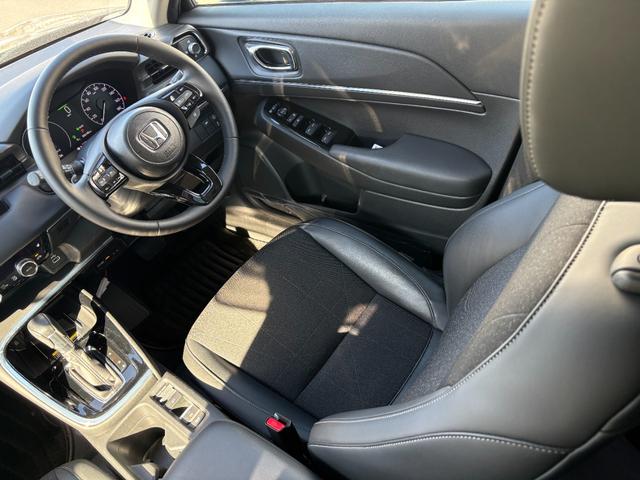 ヴェゼル ｅ：ＨＥＶ　Ｚ　ワンオーナー　メーカーナビ　フルセグ　ＢＴ対応　バックカメラ　ブレーキサポート　パワーバックドア　シートヒーター　ドラレコ　ＬＥＤヘッド　フォグ　ハーフレザー　ＥＴＣ２．０　スマートキー　保証書（8枚目）