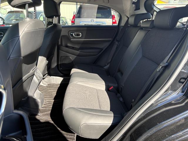 ヴェゼル ｅ：ＨＥＶ　Ｚ　ワンオーナー　メーカーナビ　フルセグ　ＢＴ対応　バックカメラ　ブレーキサポート　パワーバックドア　シートヒーター　ドラレコ　ＬＥＤヘッド　フォグ　ハーフレザー　ＥＴＣ２．０　スマートキー　保証書（11枚目）