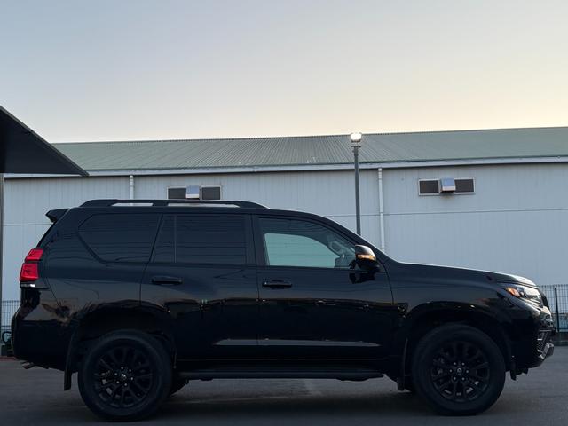 ランドクルーザープラド ＴＸ　Ｌパッケージ　マットブラックエディション　１オーナー　メーカーナビ　サンルーフ　パノラマカメラ　セーフティセンス　黒革シート　パワーシート　ルーフレール　シートヒーター　ドラレコ　ＥＴＣ２．０　スマートキーＸ２　ＢＴ対応　保証書　取説　記録簿（3枚目）