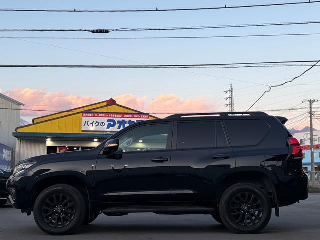 ランドクルーザープラド ＴＸ　Ｌパッケージ　マットブラックエディション　１オーナー　メーカーナビ　サンルーフ　パノラマカメラ　セーフティセンス　黒革シート　パワーシート　ルーフレール　シートヒーター　ドラレコ　ＥＴＣ２．０　スマートキーＸ２　ＢＴ対応　保証書　取説　記録簿（4枚目）