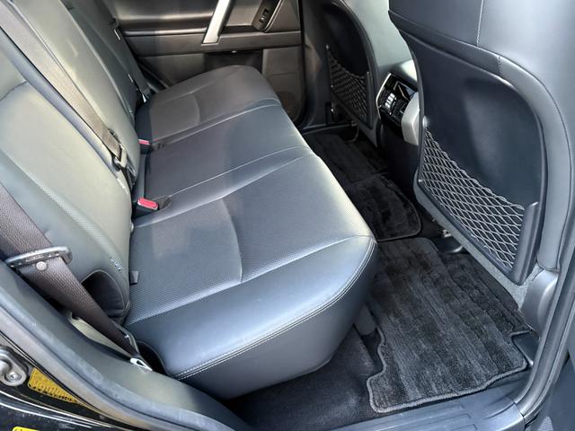 ランドクルーザープラド ＴＸ　Ｌパッケージ　マットブラックエディション　１オーナー　メーカーナビ　サンルーフ　パノラマカメラ　セーフティセンス　黒革シート　パワーシート　ルーフレール　シートヒーター　ドラレコ　ＥＴＣ２．０　スマートキーＸ２　ＢＴ対応　保証書　取説　記録簿（12枚目）