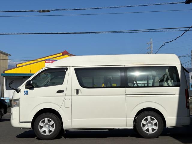 レジアスエースバン ロングＤＸ　ウェルキャブ車車いす仕様車Ｃタイプ　福祉車両リフト　キーレス　純正ナビ　フルセグ　バックカメラ　トヨタセーフティセンス　オートステップ　パワスラ　ＥＴＣ　キーレス（4枚目）