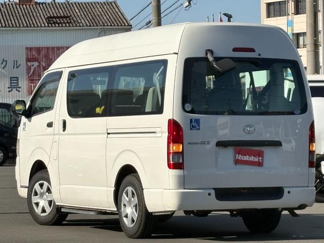 レジアスエースバン ロングＤＸ　ウェルキャブ車車いす仕様車Ｃタイプ　福祉車両リフト　キーレス　純正ナビ　フルセグ　バックカメラ　トヨタセーフティセンス　オートステップ　パワスラ　ＥＴＣ　キーレス（5枚目）