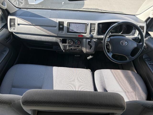 レジアスエースバン ロングＤＸ　ウェルキャブ車車いす仕様車Ｃタイプ　福祉車両リフト　キーレス　純正ナビ　フルセグ　バックカメラ　トヨタセーフティセンス　オートステップ　パワスラ　ＥＴＣ　キーレス（7枚目）