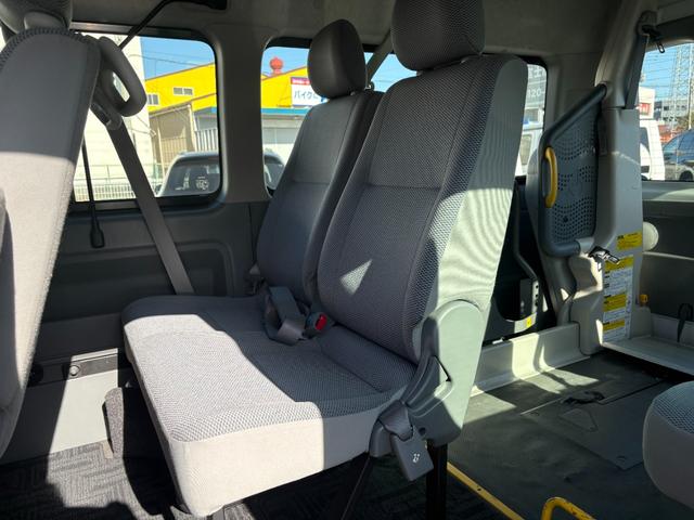 レジアスエースバン ロングＤＸ　ウェルキャブ車車いす仕様車Ｃタイプ　福祉車両リフト　キーレス　純正ナビ　フルセグ　バックカメラ　トヨタセーフティセンス　オートステップ　パワスラ　ＥＴＣ　キーレス（11枚目）