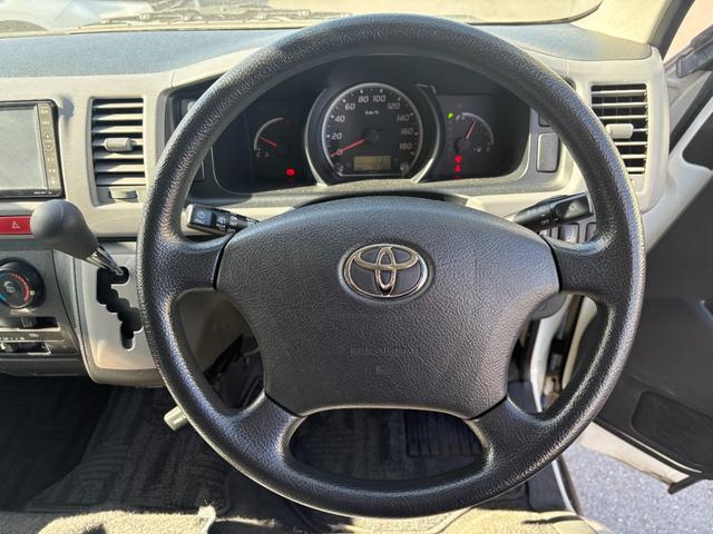 レジアスエースバン ロングＤＸ　ウェルキャブ車車いす仕様車Ｃタイプ　福祉車両リフト　キーレス　純正ナビ　フルセグ　バックカメラ　トヨタセーフティセンス　オートステップ　パワスラ　ＥＴＣ　キーレス（15枚目）