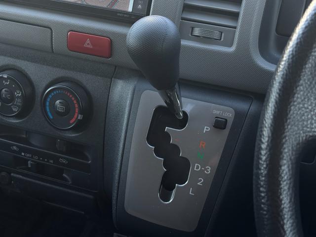 レジアスエースバン ロングＤＸ　ウェルキャブ車車いす仕様車Ｃタイプ　福祉車両リフト　キーレス　純正ナビ　フルセグ　バックカメラ　トヨタセーフティセンス　オートステップ　パワスラ　ＥＴＣ　キーレス（21枚目）