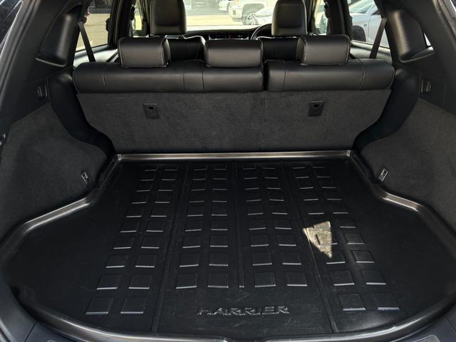 ハリアー プレミアム 純正ナビ フルセグ 黒革シート Bカメラ パワーシート シートヒーター アイドリングストップ LEDヘッド フォグ スマートキーX2 パワーバックドア ETC DVD再生 BTオーディオ対応(12枚目)