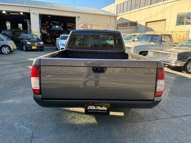 ダットサントラック キングキャブ オールペイント ベンチシート・コラムAT エアサス バックカメラ(5枚目)