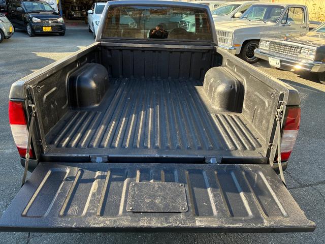 ダットサントラック キングキャブ オールペイント ベンチシート・コラムAT エアサス バックカメラ(9枚目)