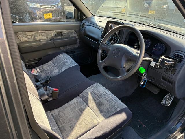 ダットサントラック キングキャブ オールペイント ベンチシート・コラムAT エアサス バックカメラ(10枚目)