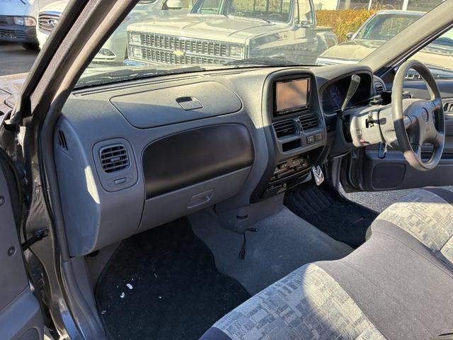 ダットサントラック キングキャブ オールペイント ベンチシート・コラムAT エアサス バックカメラ(12枚目)