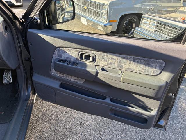 ダットサントラック キングキャブ オールペイント ベンチシート・コラムAT エアサス バックカメラ(13枚目)