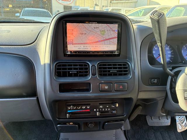 ダットサントラック キングキャブ オールペイント ベンチシート・コラムAT エアサス バックカメラ(15枚目)