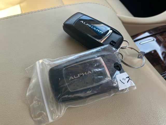アルファード 2.5G ワンオーナー サンルーフ 純正ナビ フリップダウンモニター バックカメラ 両側パワースライドドア パワーバックドア 本革 パワーシート 7人乗り 走行6.3万キロ ETC2.0 スマートキー(39枚目)