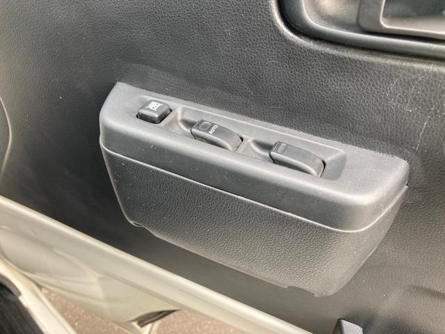 エクストラ 4WD 5速マニュアル エアコン パワステ パワーウインドウ フォグランプ 荷台マット ドアバイザー 作業灯 キーレス 軽トラック(28枚目)