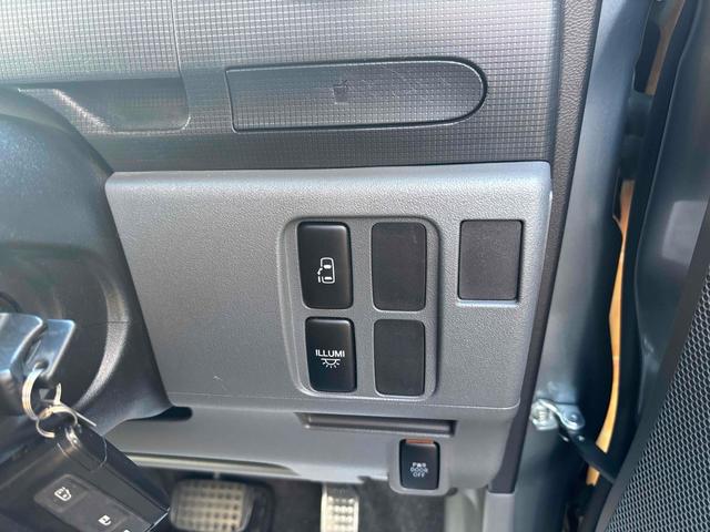 タント カスタムＲＳ　ドライブレコーダー　電動スライドドア　ナビ　ＨＩＤ　スマートキー　電動格納ミラー　ベンチシート　ターボ　ＣＶＴ　盗難防止システム　ＡＢＳ　アルミホイール　衝突安全ボディ　エアコン　パワーステアリング（4枚目）