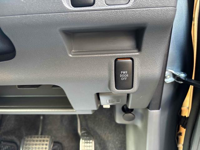 タント カスタムＲＳ　ドライブレコーダー　電動スライドドア　ナビ　ＨＩＤ　スマートキー　電動格納ミラー　ベンチシート　ターボ　ＣＶＴ　盗難防止システム　ＡＢＳ　アルミホイール　衝突安全ボディ　エアコン　パワーステアリング（5枚目）