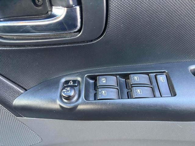 タント カスタムＲＳ　ドライブレコーダー　電動スライドドア　ナビ　ＨＩＤ　スマートキー　電動格納ミラー　ベンチシート　ターボ　ＣＶＴ　盗難防止システム　ＡＢＳ　アルミホイール　衝突安全ボディ　エアコン　パワーステアリング（6枚目）