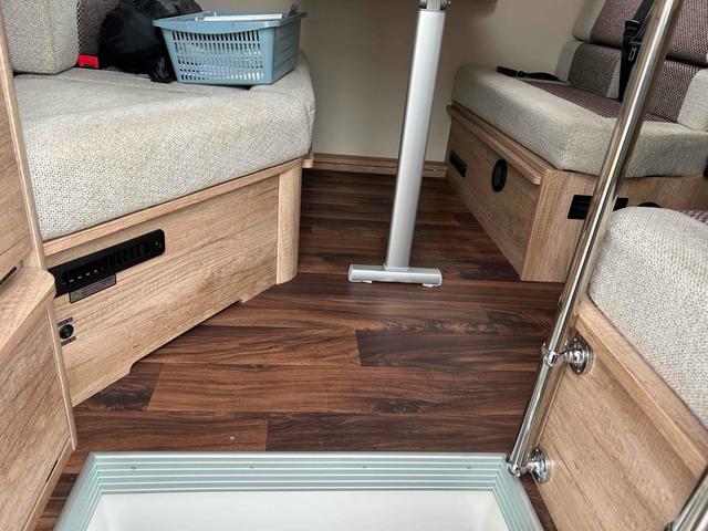 カムロード クレア　エボリューション５．３ｔｙｐｅＸ　キャンピングカー　ドライブレコーダー　ＥＴＣ　バックカメラ　ナビ　ＴＶ　電動格納ミラー　ＡＴ　エアコン　パワーウィンドウ（18枚目）