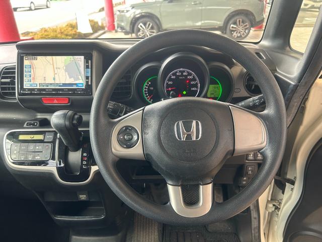 Ｎ－ＢＯＸ ＧＳＳパッケージ　両側電動スライドドア、ホンダ純正ナビ付き　Ｗ電動ドア　ダブルエアバック　サイドカーテンエアバック　スマートキー＆プッシュスタート　フルオートエアコン　キーレスエントリ　パワーウインドウ　横滑防止（10枚目）