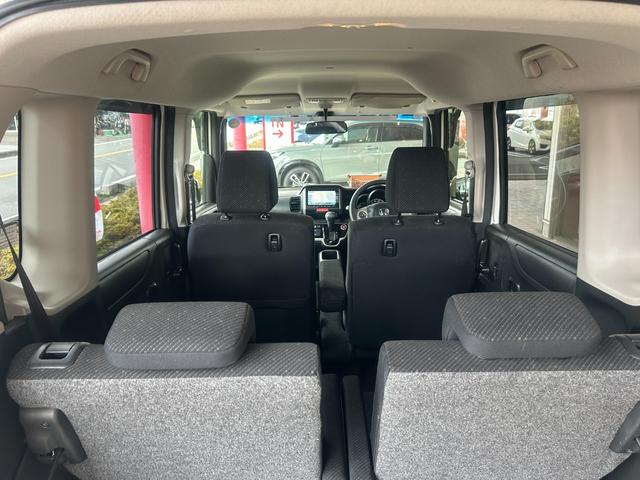 Ｎ－ＢＯＸ ＧＳＳパッケージ　両側電動スライドドア、ホンダ純正ナビ付き　Ｗ電動ドア　ダブルエアバック　サイドカーテンエアバック　スマートキー＆プッシュスタート　フルオートエアコン　キーレスエントリ　パワーウインドウ　横滑防止（11枚目）