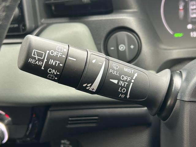 ヴェゼル ｅ：ＨＥＶＸ・ＨｕＮＴパッケージ　当社デモカー、禁煙車、９インチナビ、ドラレコ前後、ＥＴＣ、メーカー保証付き　盗難防止システム　アルミホイール　地デジフルセグ　サイドエアバッグ　Ｂカメラ　クリアランスソナー　横滑り防止機能　禁煙（26枚目）