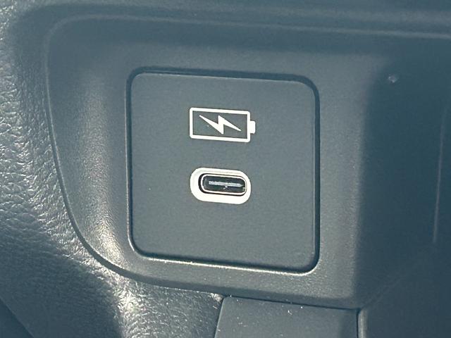 ヴェゼル ｅ：ＨＥＶＸ・ＨｕＮＴパッケージ　当社デモカー、禁煙車、９インチナビ、ドラレコ前後、ＥＴＣ、メーカー保証付き　盗難防止システム　アルミホイール　地デジフルセグ　サイドエアバッグ　Ｂカメラ　クリアランスソナー　横滑り防止機能　禁煙（41枚目）